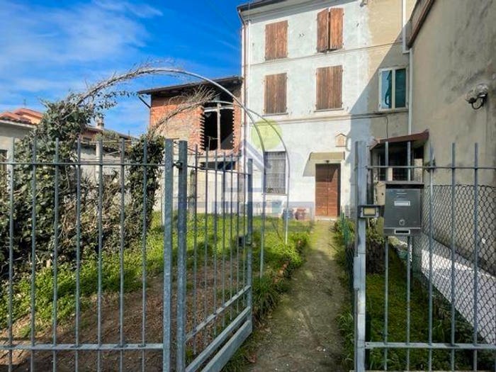 Casa con 5 locali in vendita in STRADELLO PELOSO, Centro, Castelvetro Piacentino