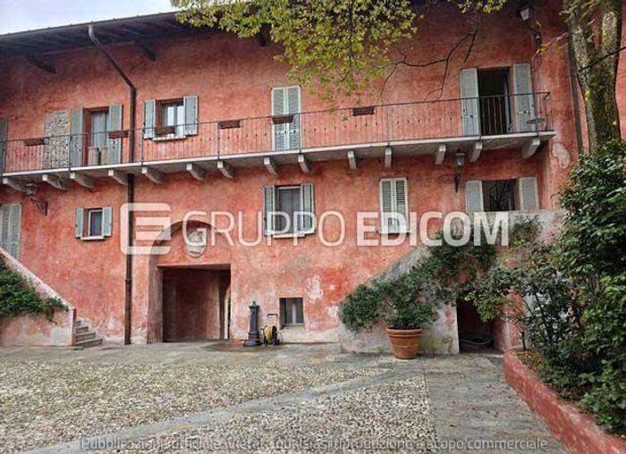 Appartamento con 6 locali in vendita in Via Lentate, Lentate Verbano, Sesto Calende