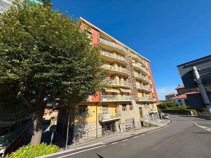 Appartamento trilocale in vendita in Via Roma, Centro, Carcare