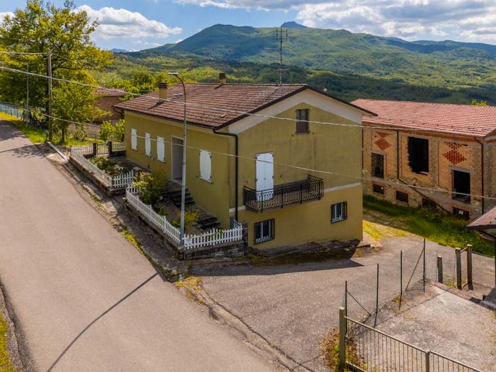 Casa quadrilocale in vendita in Via Cà di Scatola, Castelnovo Ne' Monti