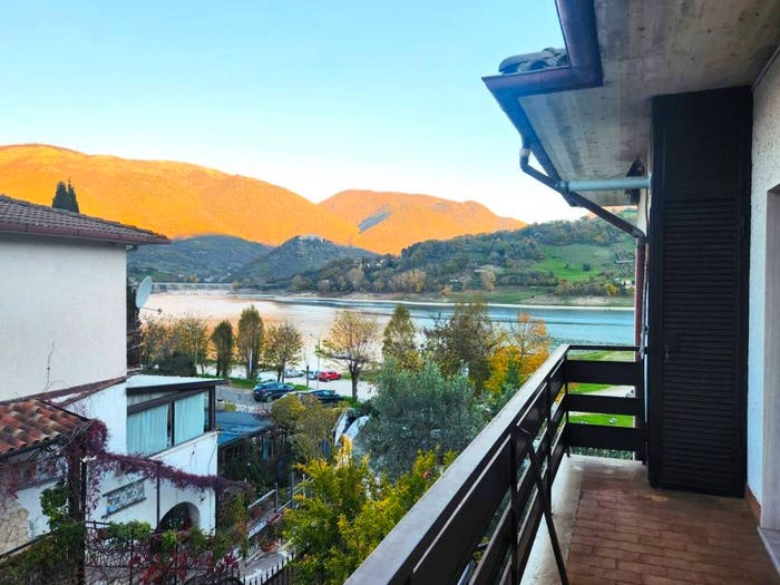 Appartamento trilocale in vendita in Via Maria Letizia Giuliani, Colle di Tora