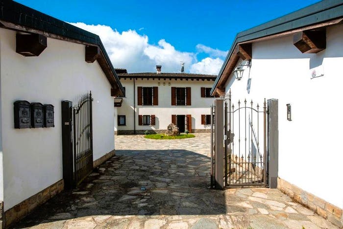 Casa con 6 locali in vendita in Frazione di Pregola, Brallo di Pregola