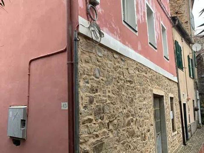 Appartamento quadrilocale in vendita in Piazza Vittorio Emanuele, Centro, Costarainera