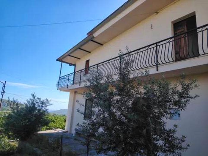 Casa con 6 locali in vendita in Via Lacco, Melito di Porto Salvo