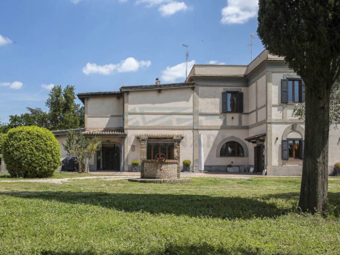 Casa con 6 locali in vendita in Via del Casale Marini, Torricola Tor Carbone, Roma