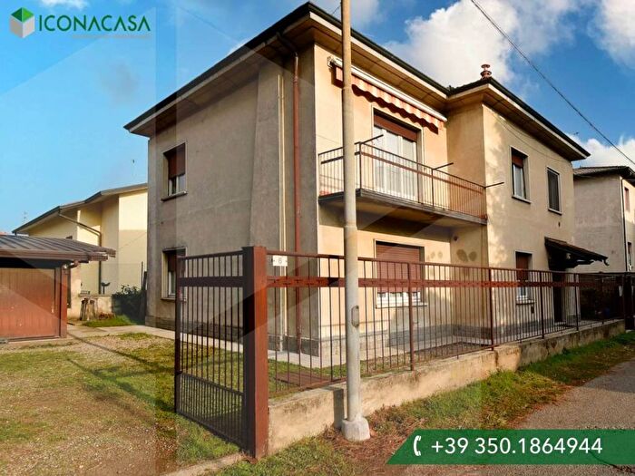 Casa quadrilocale in vendita in Via Venezia, Ravello Villastanza Villapia, Parabiago