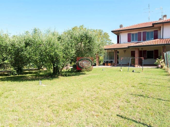 Casa con 5 locali in vendita in Macerone, Cesena