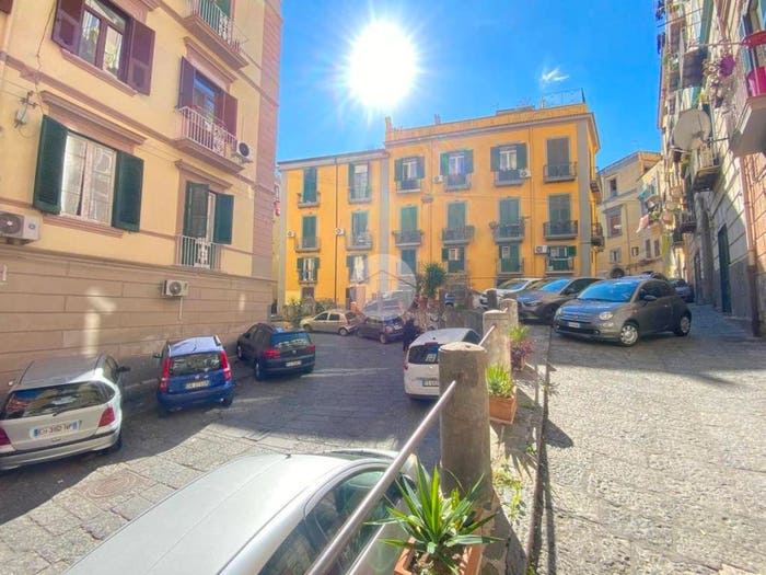 Appartamento bilocale in vendita in Piazzetta Luigi Settembrini, Tribunali, Napoli