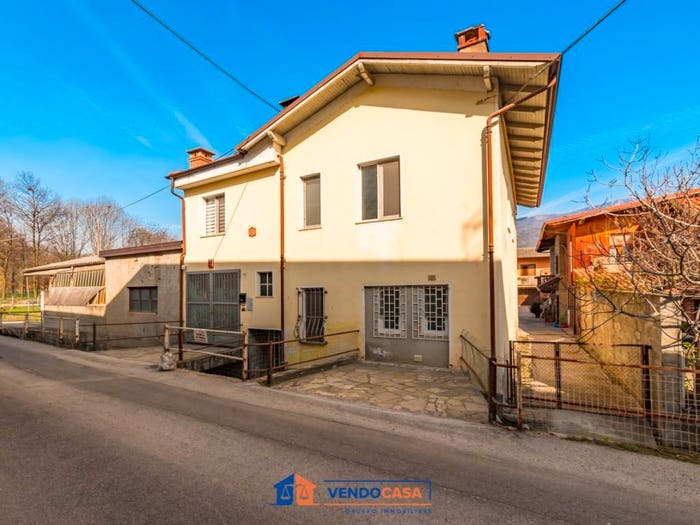 Casa con 6 locali in vendita in Via Marchisa, Centro, Dronero