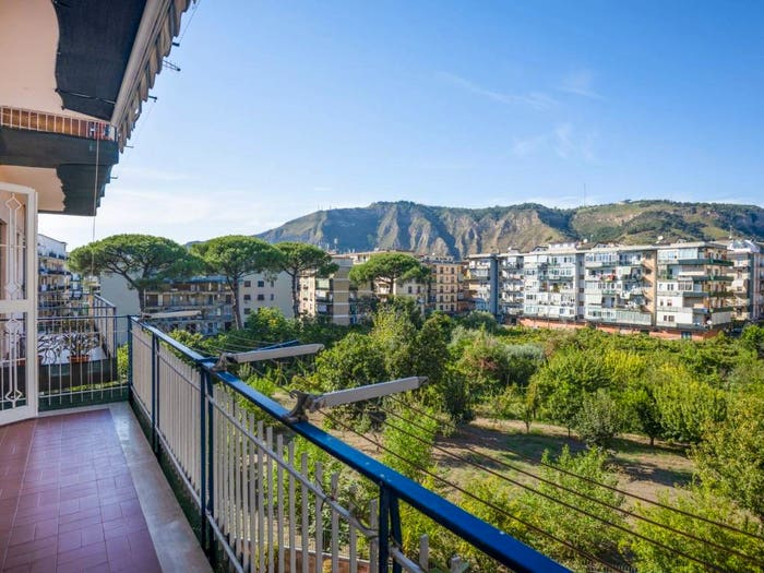 Appartamento quadrilocale in vendita in Via Giustiniano, Soccavo, Napoli