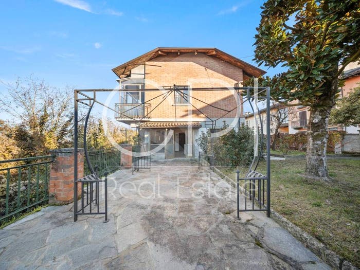 Casa con 6 locali in vendita in Centro, Antignano