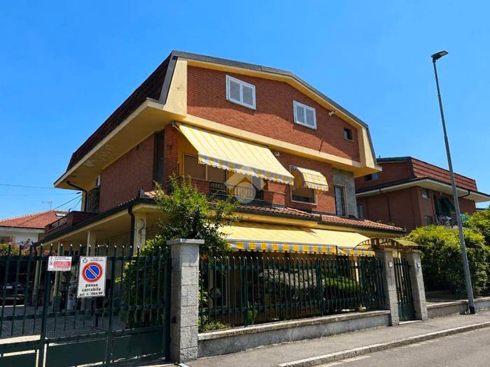 Casa con 6 locali in vendita in Via Dante Alighieri, Nichelino