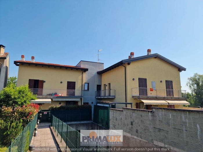Appartamento quadrilocale in vendita in Via Alessandro Volta, Cucciago