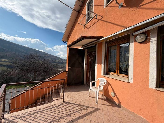 Appartamento con 5 locali in vendita in Strada Provinciale Fiastra Bolognola, Fiastra