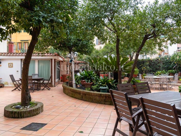 Appartamento con 6 locali in vendita in Vomero, Napoli