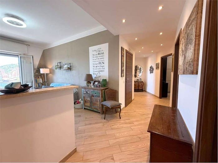 Appartamento con 5 locali in vendita in Via Alfred Tennyson, Centro, Cogoleto