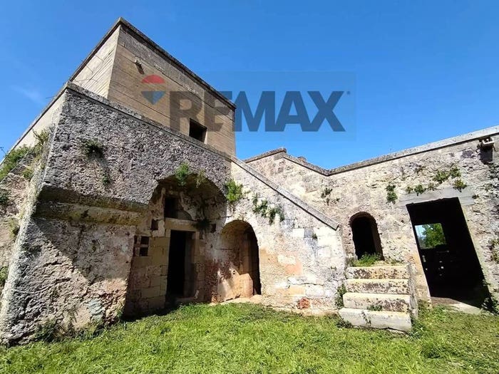 Casa con 6 locali in vendita in Collepasso