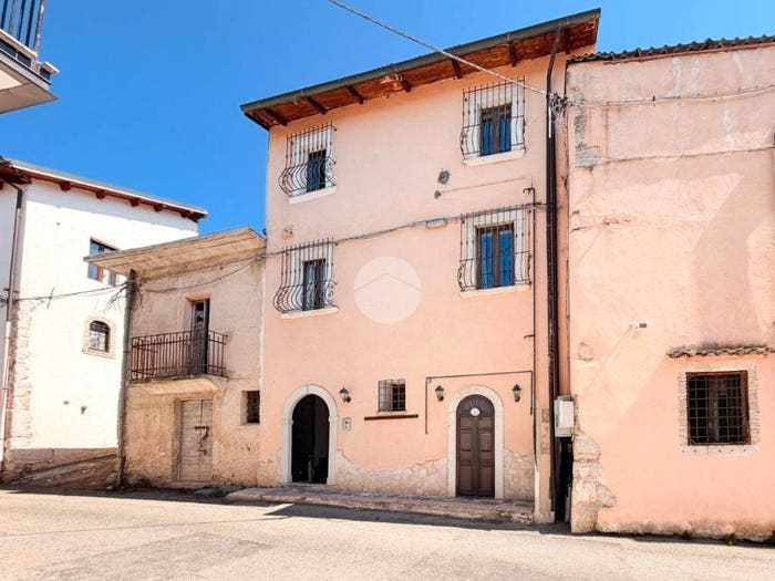 Casa trilocale in vendita in Via da monte, Antrosano, Avezzano