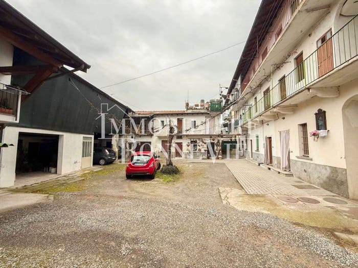 Casa con 6 locali in vendita in Piazza Statuto, Oltrona di San Mamette