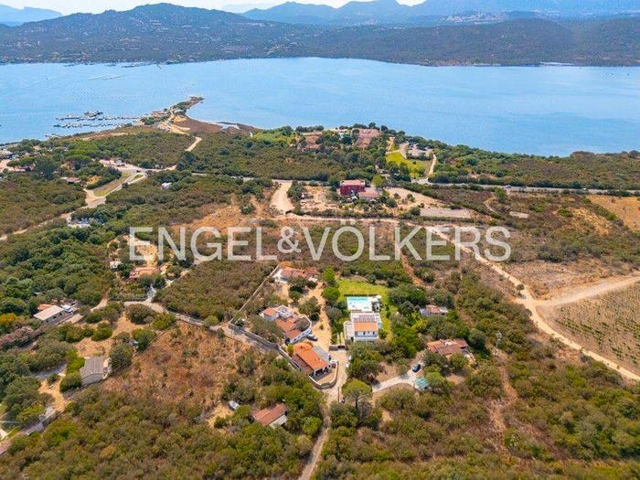 Casa con 6 locali in vendita in Cugnana, Olbia