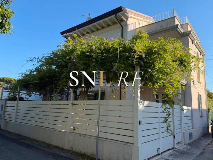 Casa con 6 locali in vendita in Via Duca degli Abruzzi, Centro, Forte dei Marmi
