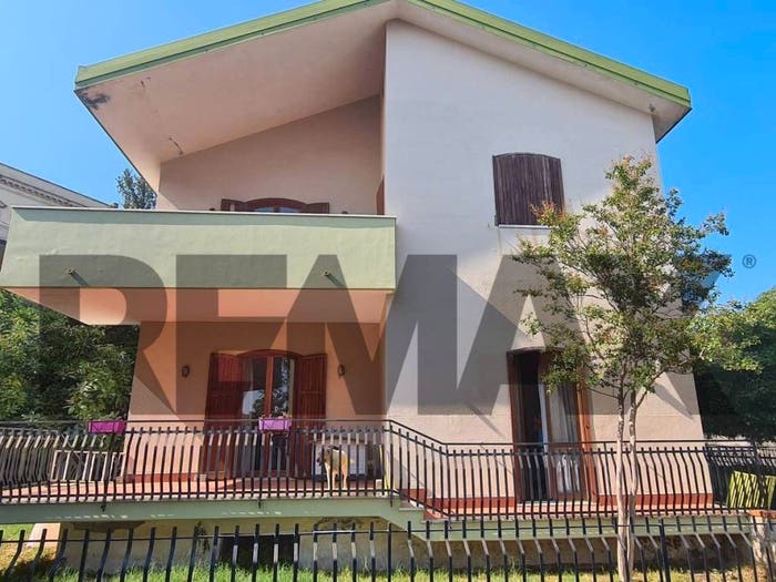 Casa con 6 locali in vendita in Via Forlanini, Giarre