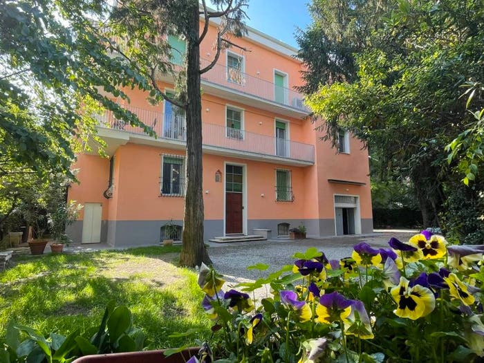 Appartamento con 6 locali in vendita in Via Archirola, Sant'Agnese Università, Modena