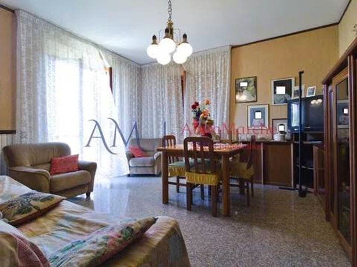 Appartamento con 6 locali in vendita in Contrada Piane, Moresco
