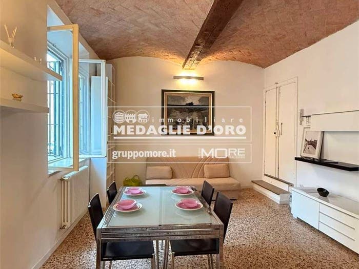 Appartamento trilocale in vendita in Adze Rua Muro, Centro Storico, Modena