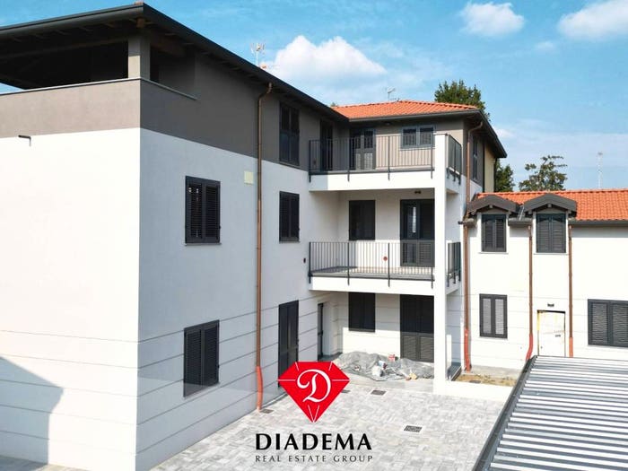Appartamento trilocale in vendita in Via Roma, Besnate