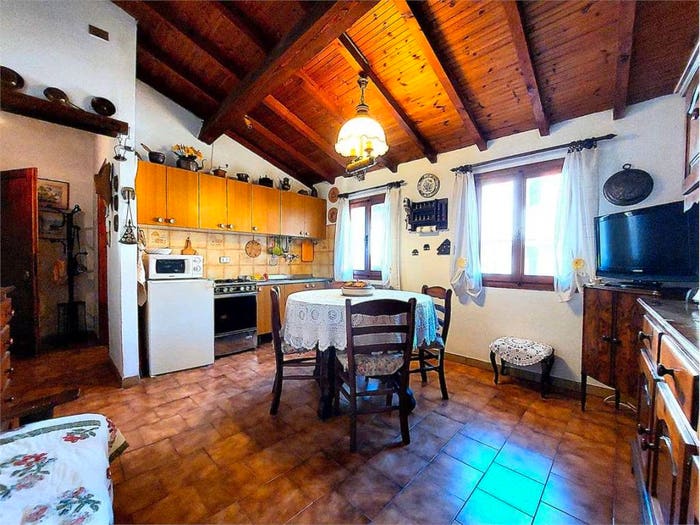Casa quadrilocale in vendita in Via Madonnetta, Centro, Mendatica