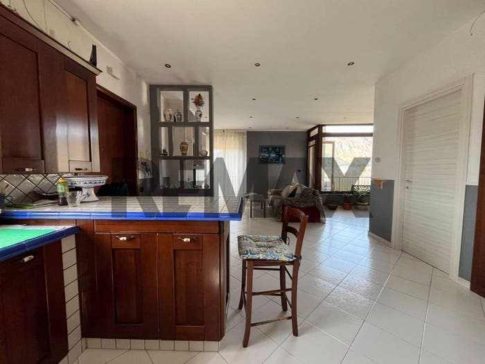 Appartamento con 5 locali in vendita in Via Marco Aurelio, Traiano, Napoli
