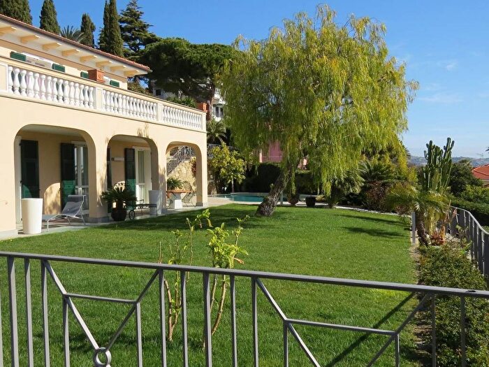 Casa con 6 locali in vendita in Centro Storico Sant'Ampelio, Bordighera