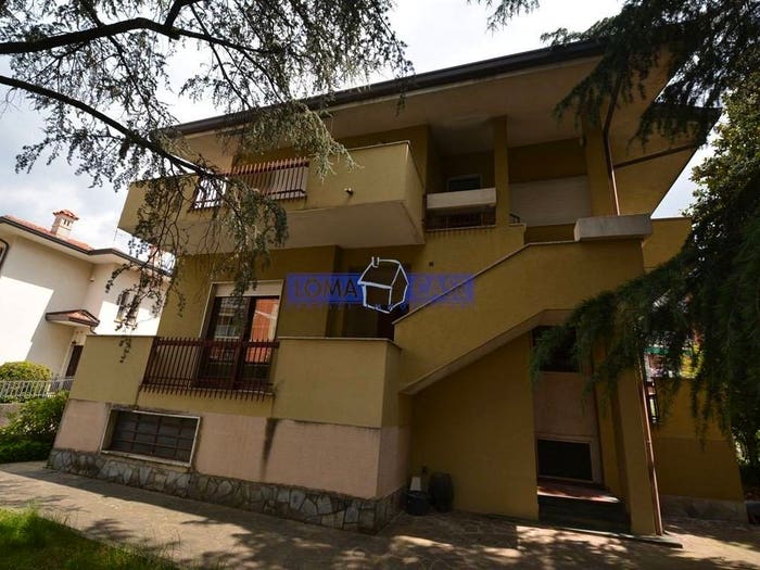 Casa quadrilocale in vendita in Via Milano, Centro, Lomagna