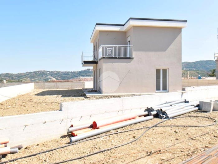 Casa quadrilocale in vendita in Via Torre Mangoni, Torchiara
