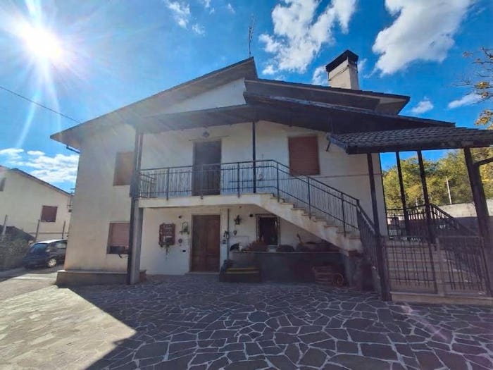 Appartamento con 5 locali in vendita in Via Breccia Secca, Genzano Sassa, L'Aquila