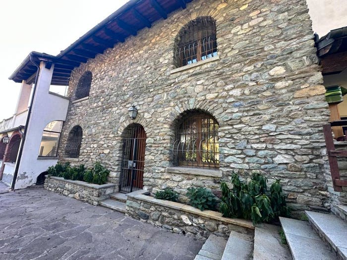 Casa con 6 locali in vendita in Via Cavalieri di Vittorio Veneto, Centro, Nus