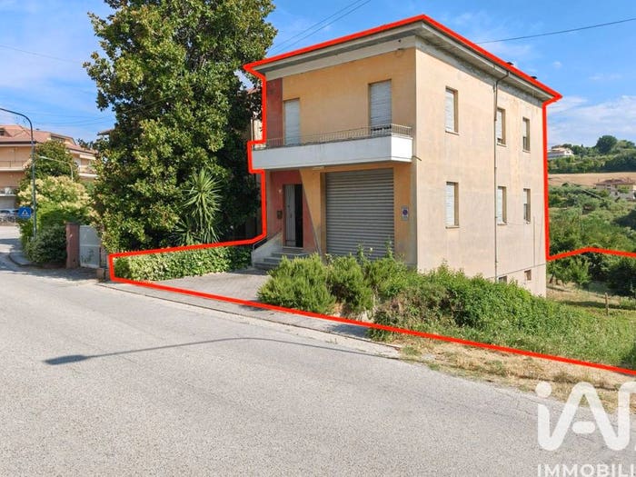 Casa con 6 locali in vendita in Viale viale trieste, Montottone