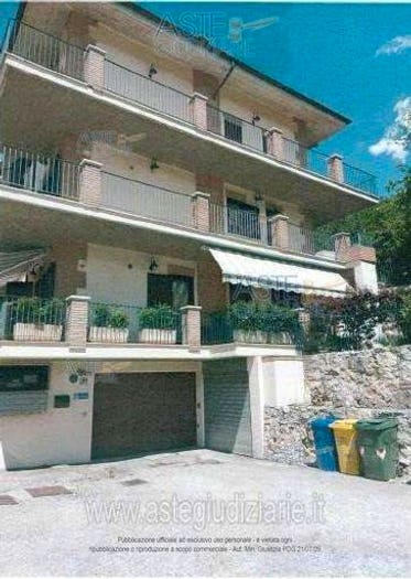 Appartamento con 6 locali in vendita in Via Lazio, Sant'Elia Bazzano, L'Aquila