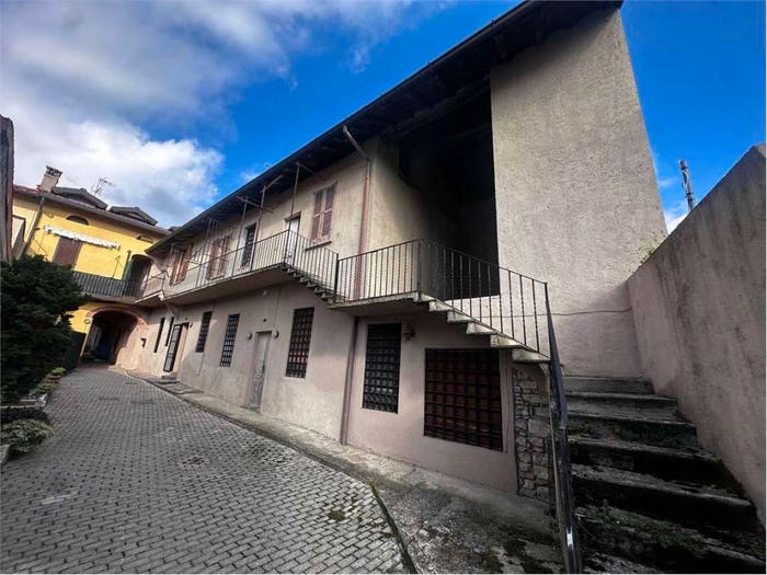 Casa con 6 locali in vendita in Albese con Cassano
