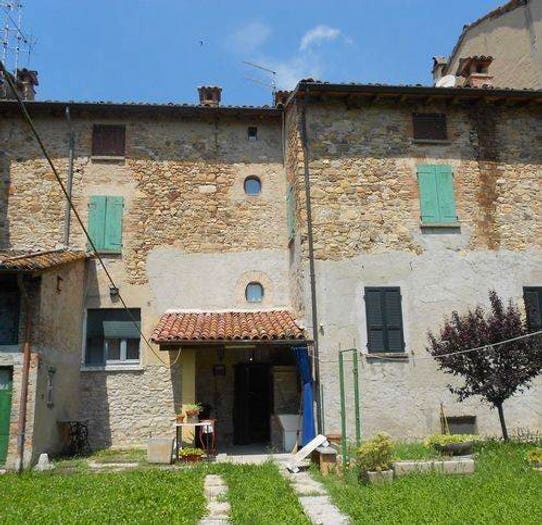 Casa con 6 locali in vendita in Via Umberto I, Trevozzo, Alta Val Tidone