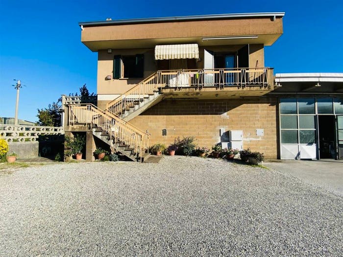 Casa con 6 locali in vendita in Via per Corte Cioni, La Maulina Morianese, Lucca