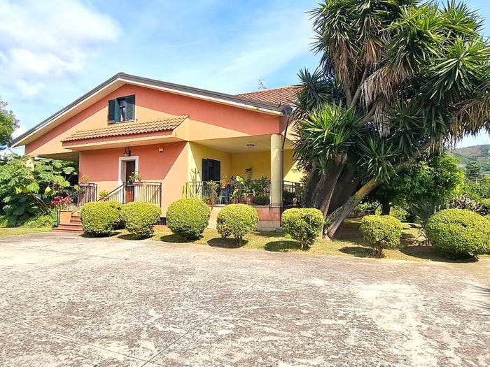Casa con 6 locali in vendita in Via San Pietro, Giffoni Sei Casali