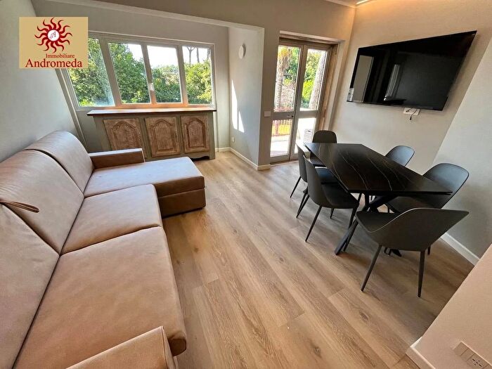 Appartamento trilocale in vendita in Via Antonio Canova, Forte Dei Marmi