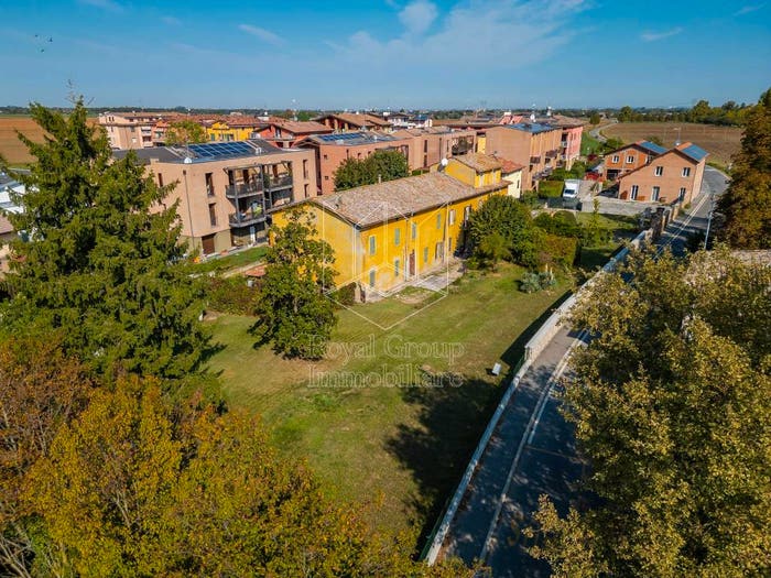 Casa con 6 locali in vendita in Strada Martinella, Vigatto, Parma