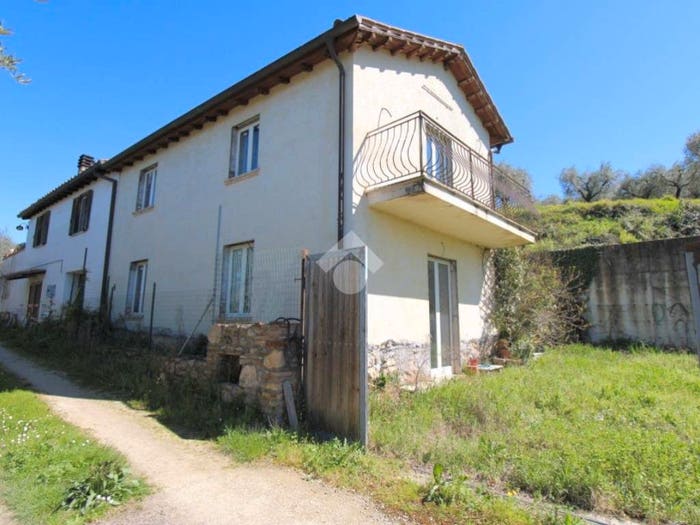 Casa trilocale in vendita in Via Carlo Parlagreco, Poggio Mirteto