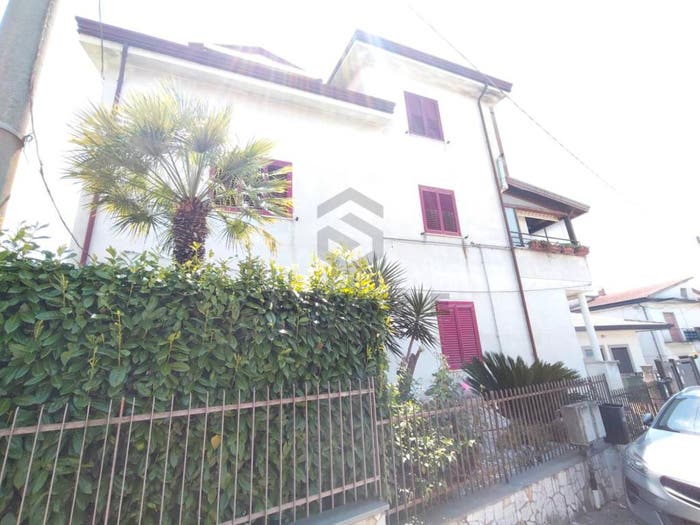 Casa con 6 locali in vendita in Via San Salvatore, Amorosi