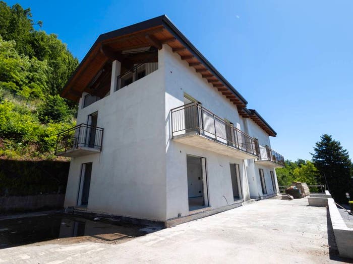 Appartamento trilocale in vendita in Via Giovanni Paolo II, Cesana Brianza