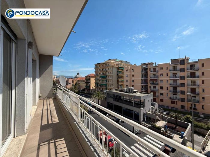 Appartamento con 5 locali in vendita in Via Aurelia, Centro, Loano
