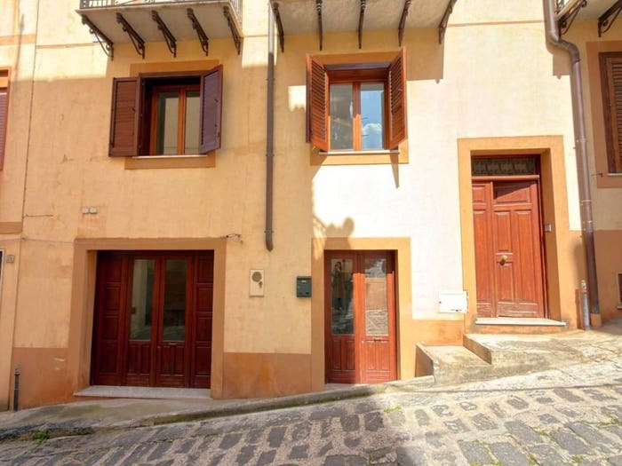 Casa con 5 locali in vendita in Via Educandario, Sambuca di Sicilia